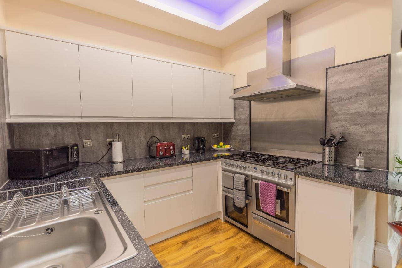New 3-Bedroom Apartment Close To City Centre Единбург Екстериор снимка