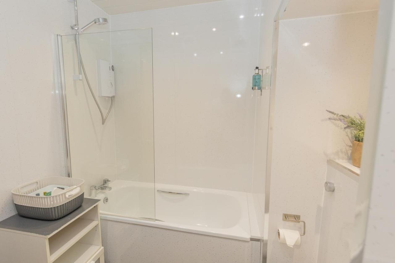 New 3-Bedroom Apartment Close To City Centre Единбург Екстериор снимка