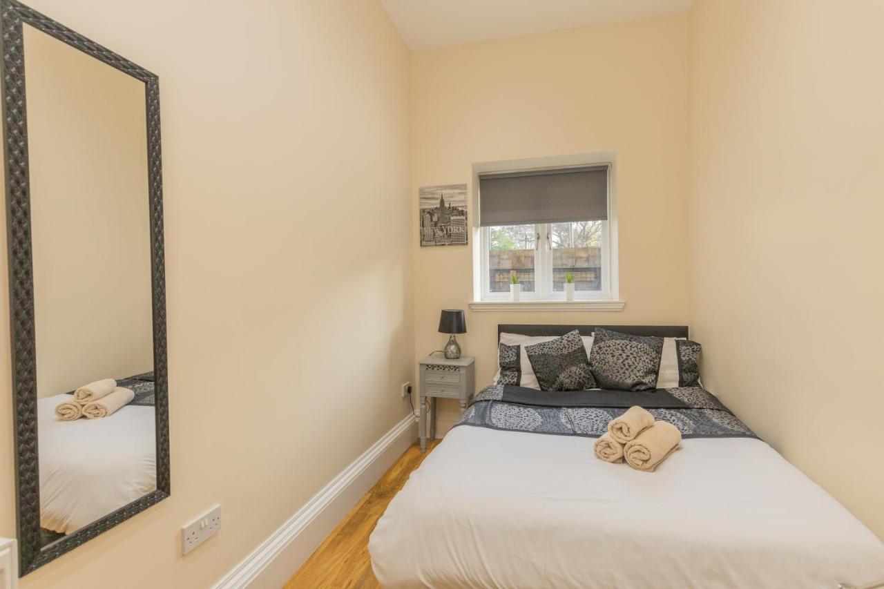 New 3-Bedroom Apartment Close To City Centre Единбург Екстериор снимка