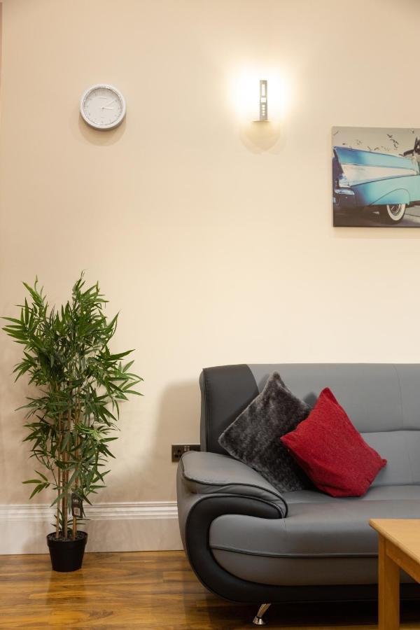 New 3-Bedroom Apartment Close To City Centre Единбург Екстериор снимка