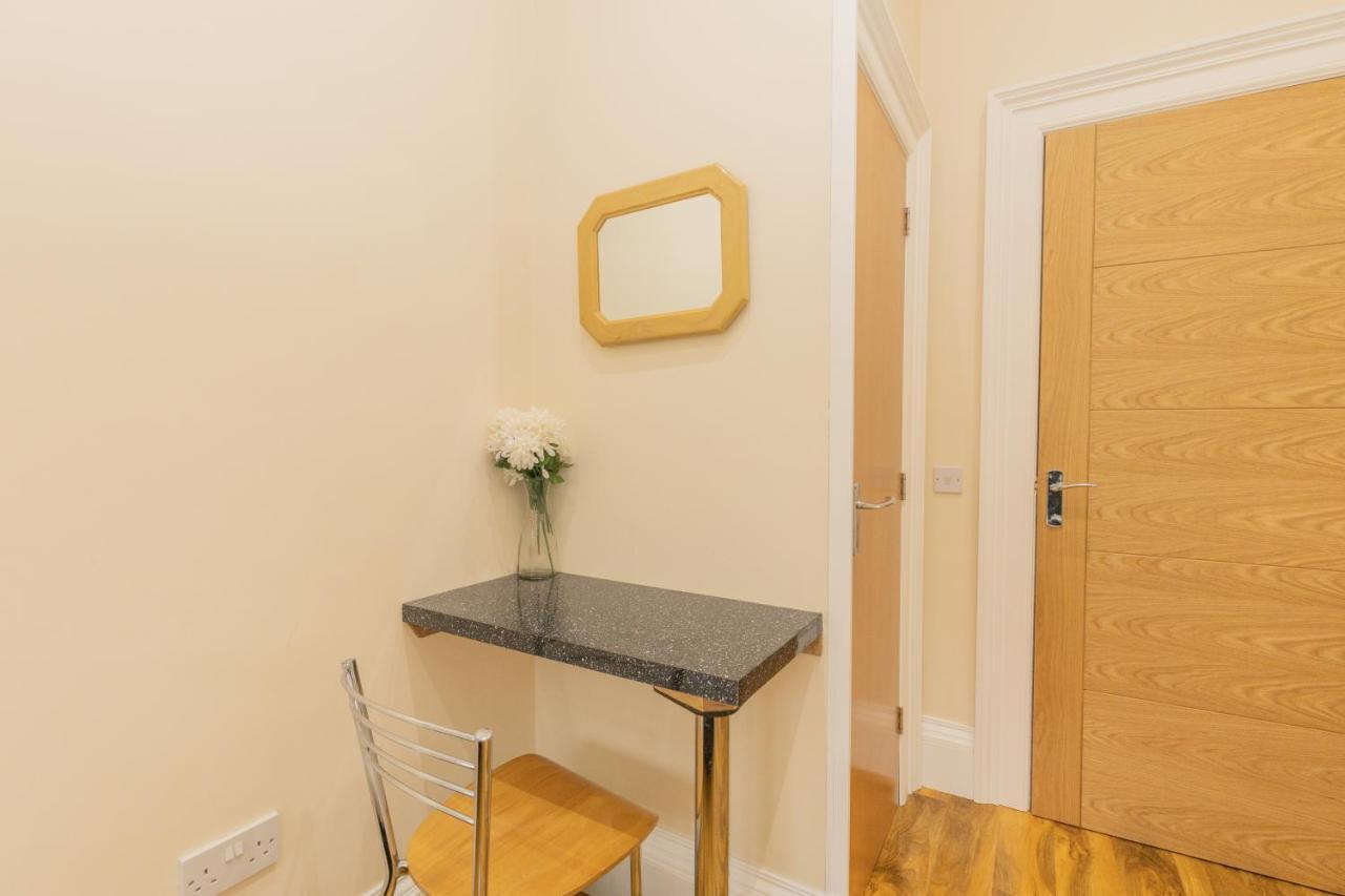 New 3-Bedroom Apartment Close To City Centre Единбург Екстериор снимка