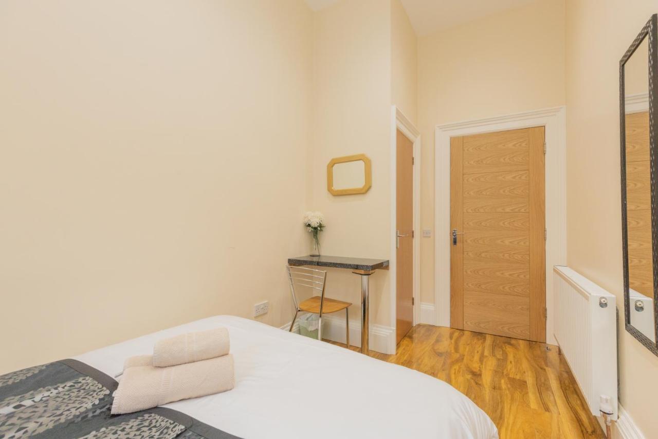 New 3-Bedroom Apartment Close To City Centre Единбург Екстериор снимка
